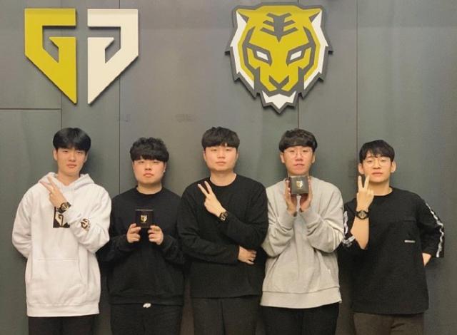 现攻防平衡 现攻防平衡